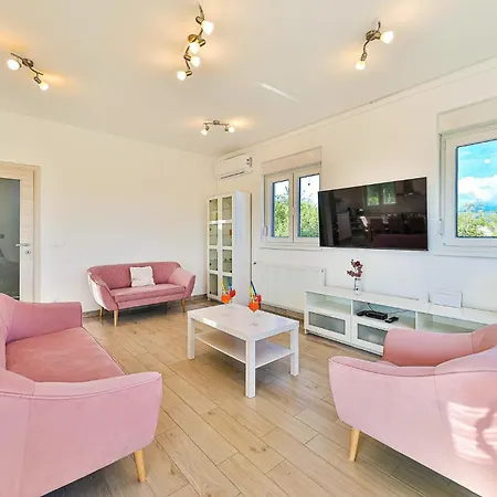 Amazing Home In Gornji Muc * Muc