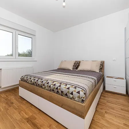 4 Bedroom Gorgeous Home In Gornji Muc Muc