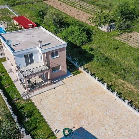 Vikendica 4 Bedroom Gorgeous Home In Gornji Muc *