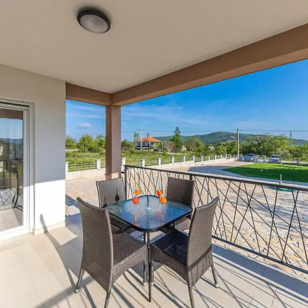 4 Bedroom Gorgeous Home In Gornji Muc Muc