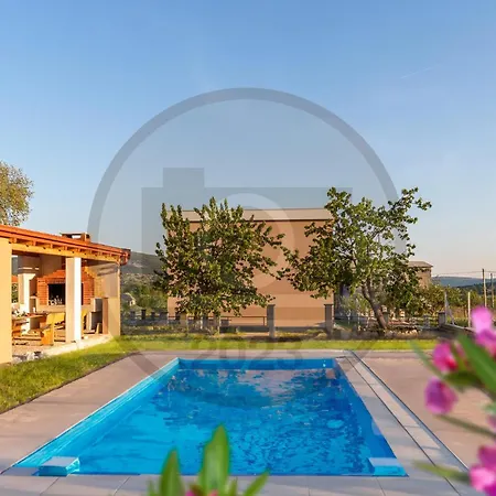 Vikendica 4 Bedroom Gorgeous Home In Gornji Muc